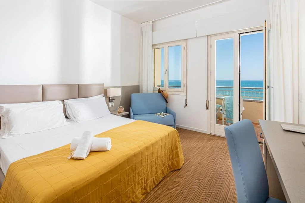 Camera Matrimoniale/Doppia con Letti Singoli con Vista Mare — Hotel Astor