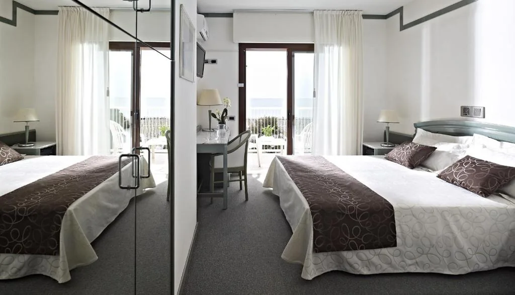Double or Twin Room with Sea View — Hotel Atlantic
