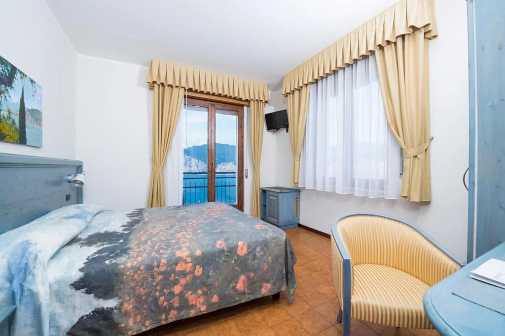 Double or Twin Room with Lake View — Hotel Bellavista