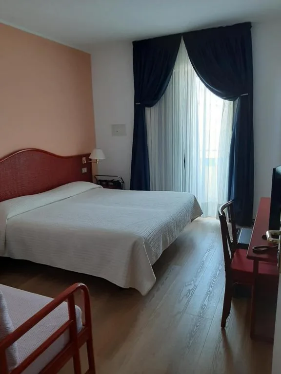 Camera Matrimoniale/Doppia con Letti Singoli con Vista Mare — Hotel Beny