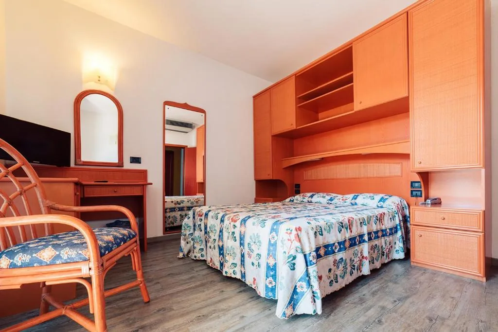 Camera Matrimoniale/Doppia con Letti Singoli con Vista Mare Parziale — Hotel Brioni Mare
