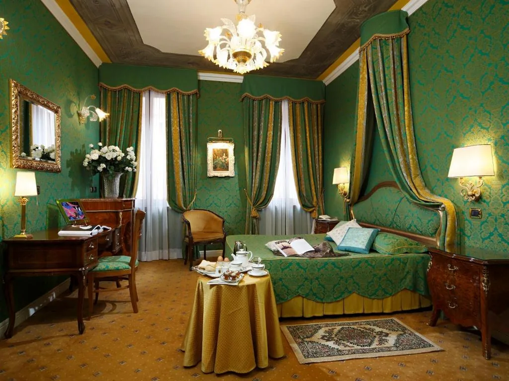 Camera Matrimoniale/Doppia con Letti Singoli con Vista Canale — Hotel Ca’ dei Conti