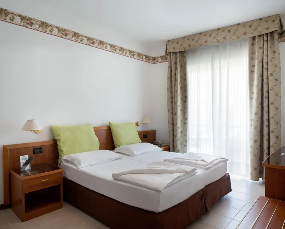 Double or Twin Room with View — Hotel Campagnola