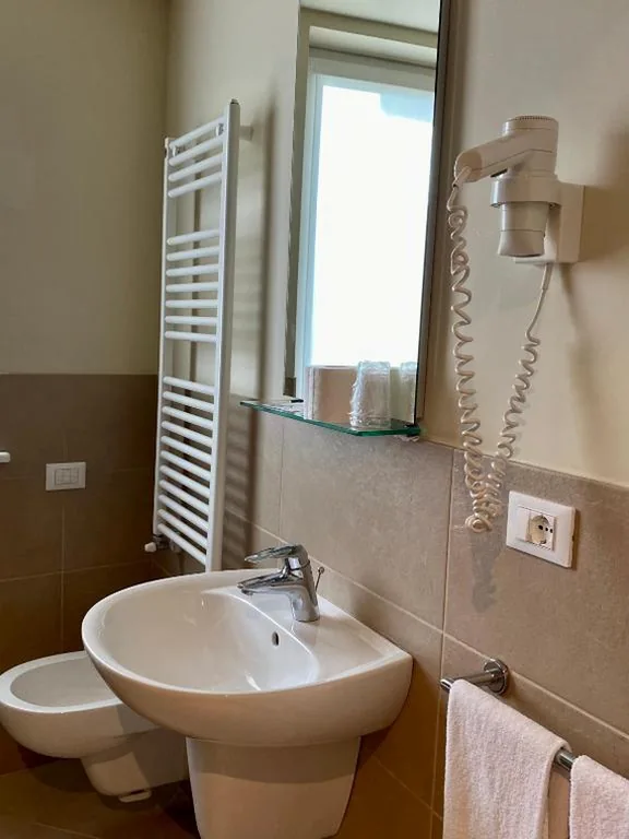 Camera Matrimoniale/Doppia con Letti Singoli con Vista Mare Laterale — Hotel Campagnola