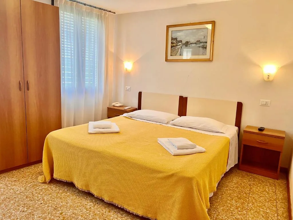 Camera Matrimoniale/Doppia con Letti Singoli con Vista Canale — Hotel Canada