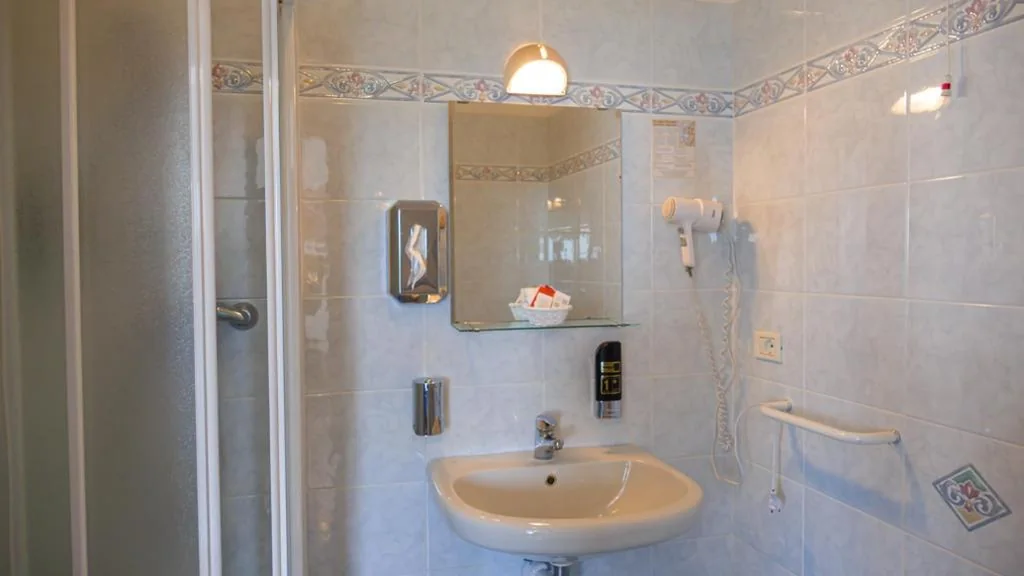 Double or Twin Room with Mountain View — Hotel Casa Marinella