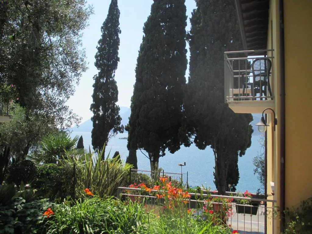 Double or Twin Room with Partial Garden View — Hotel Casa Popi
