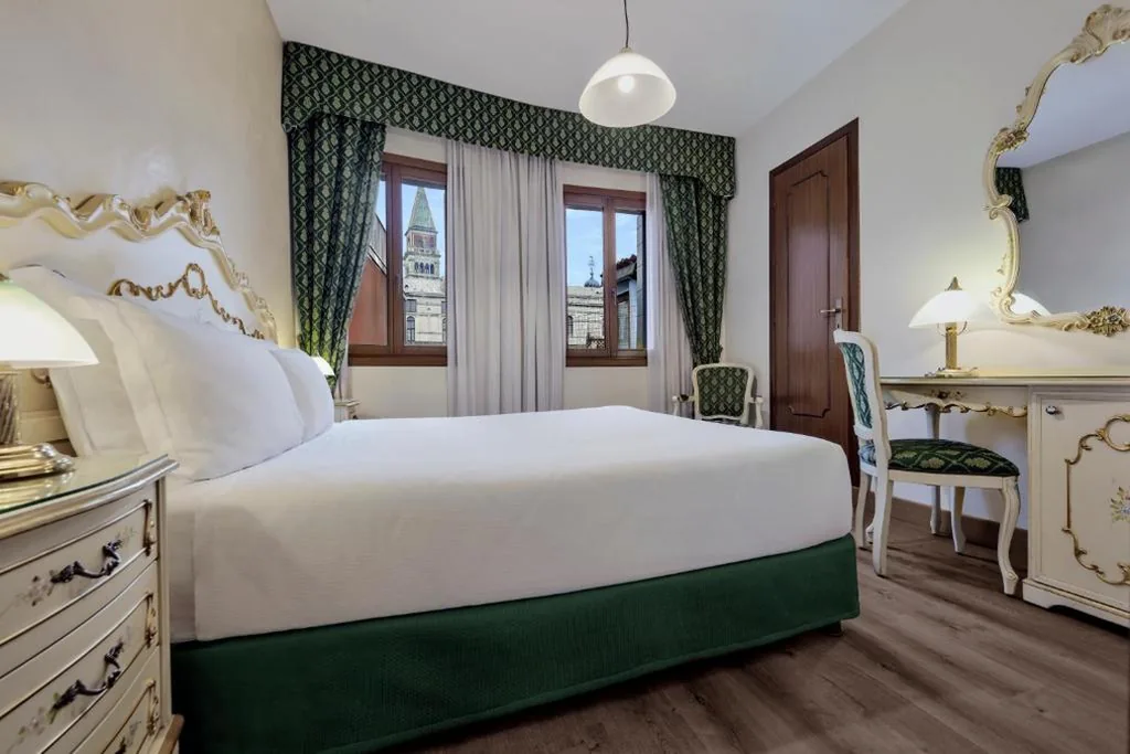 Camera Matrimoniale/Doppia con Letti Singoli con Vista Città — Hotel Commercio & Pellegrino