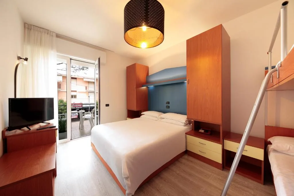 Camera Matrimoniale/Doppia con Letti Singoli con Vista Mare Laterale — Hotel Derby S