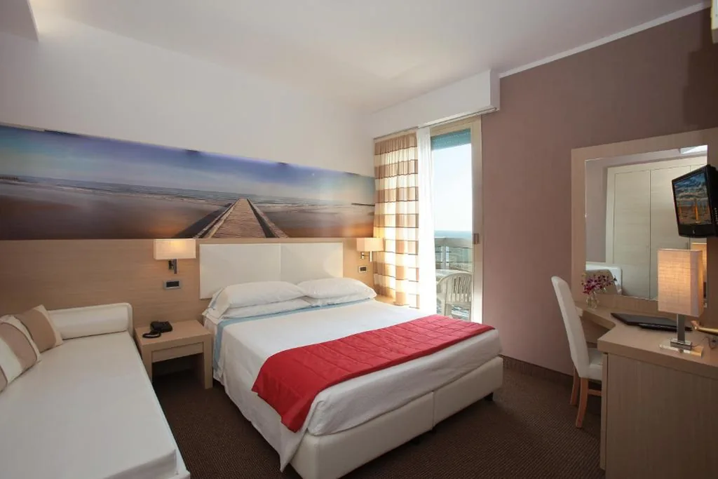 Camera Matrimoniale/Doppia con Letti Singoli con Vista Mare Laterale — Hotel Rivamare