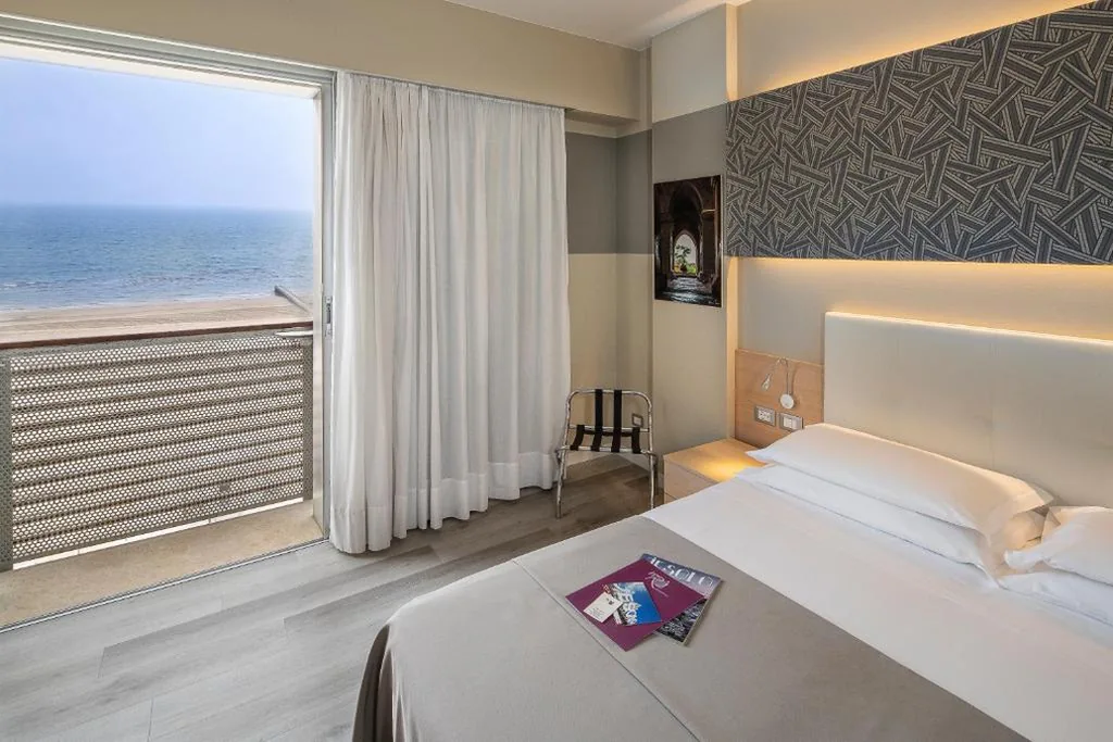 Double or Twin Room with Sea View — Hotel Rosanna 3 Stelle Superior