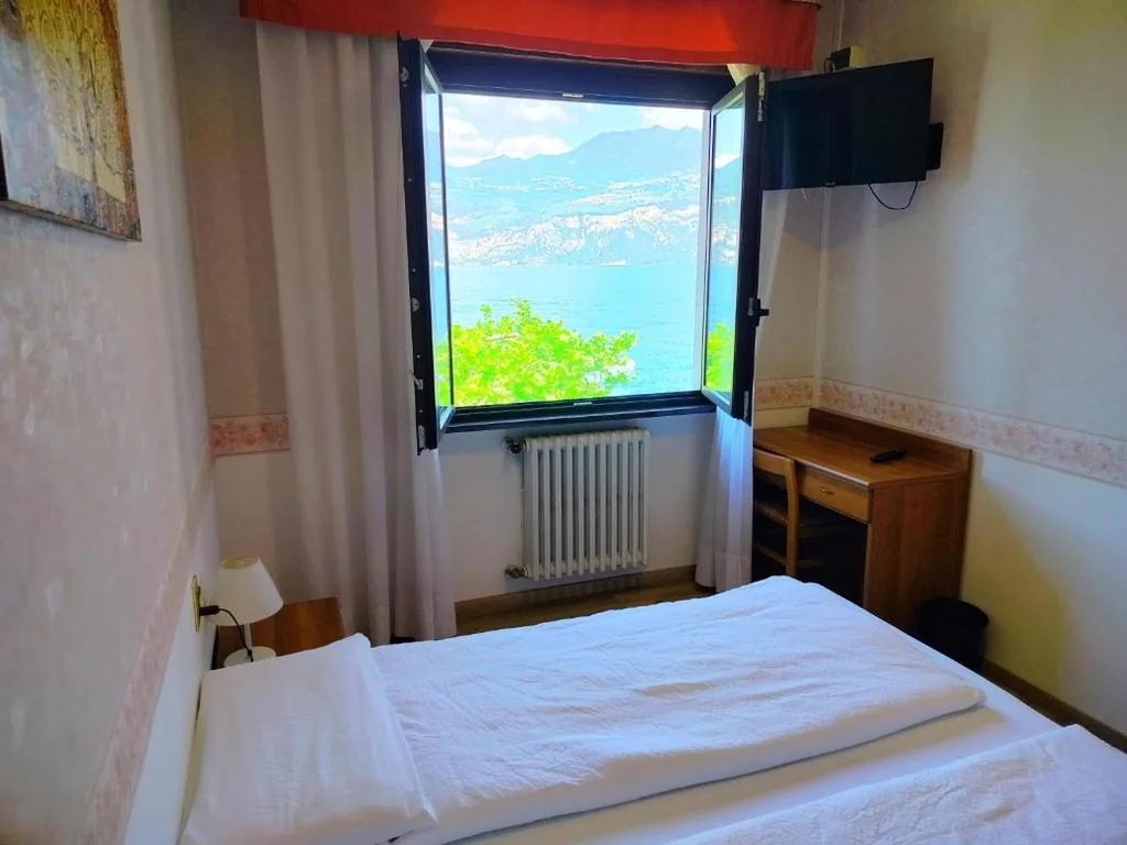Camera Matrimoniale/Doppia con Letti Singoli con Vista Lago. — Hotel S.Maria