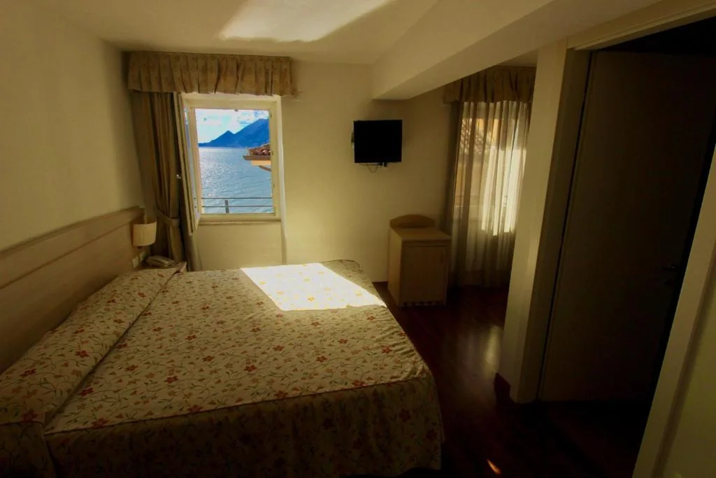 Camera Matrimoniale/Doppia con Letti Singoli con Vista Lago. — Hotel San Marco
