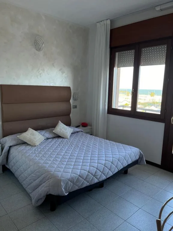 Double or Twin Room with Sea View — Hotel Touring