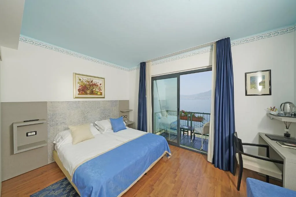 Camera Matrimoniale/Doppia con Letti Singoli con Vista Lago. — Hotel Villa Carlotta