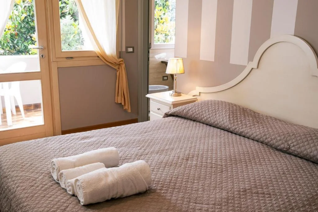 Camera Matrimoniale/Doppia con Letti Singoli con Vista Giardino — Hotel Volta