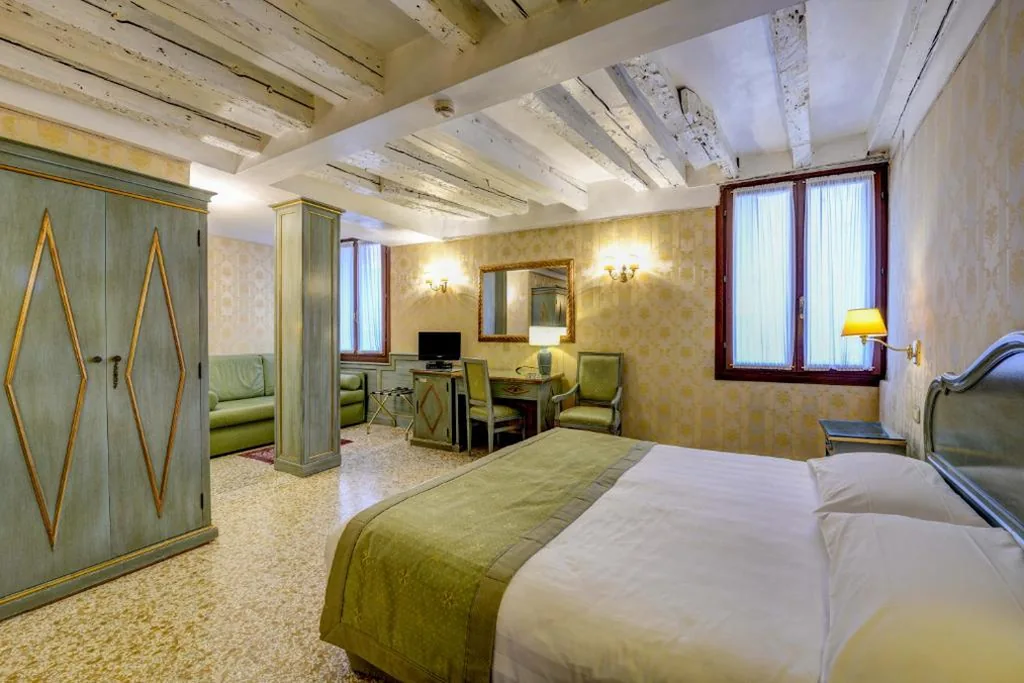 Double or Twin Room with Canal View — Locanda La Corte