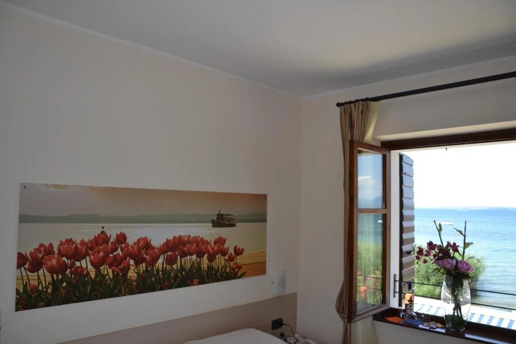 Camera Matrimoniale/Doppia con Letti Singoli con Vista Lago. — Locanda Le Palafitte