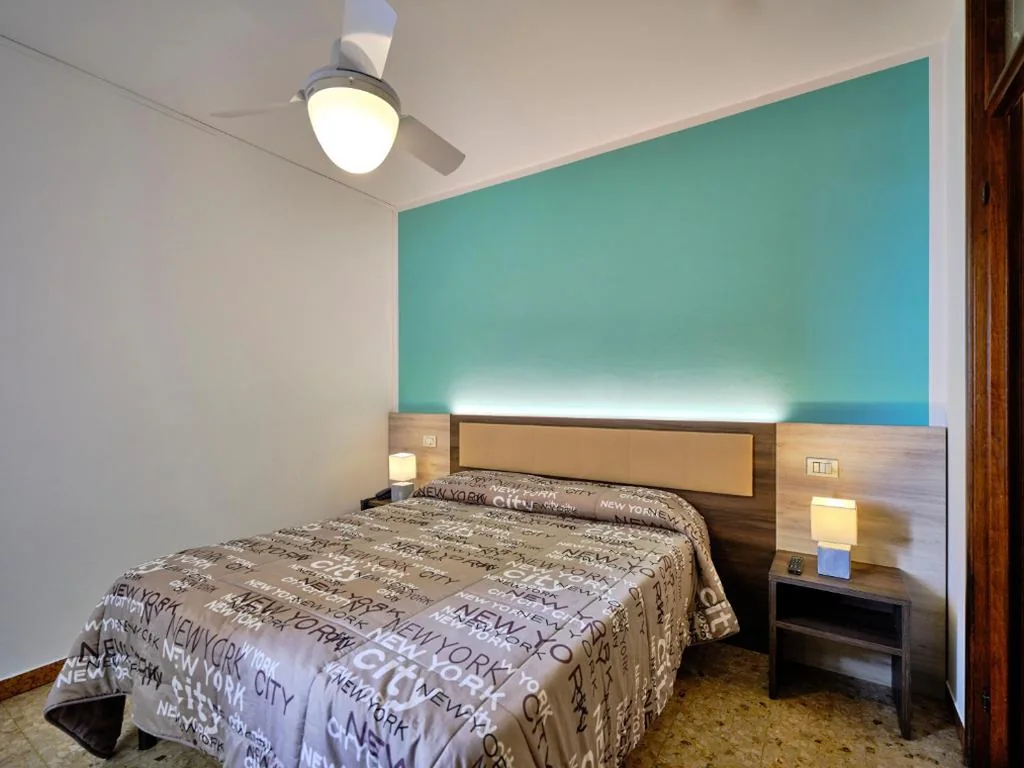 Camera Matrimoniale/Doppia con Letti Singoli con Vista Lago Parziale — Piccolo Hotel