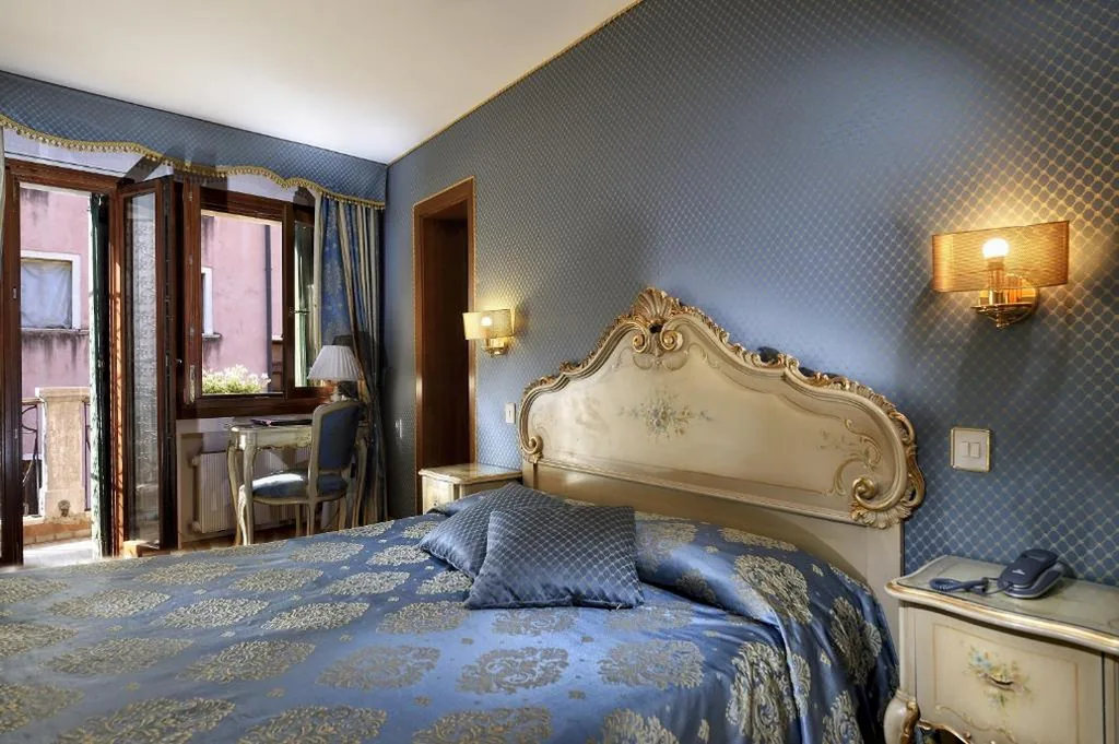 Camera Matrimoniale/Doppia con Letti Singoli con Vista Canale — Royal San Marco Hotel