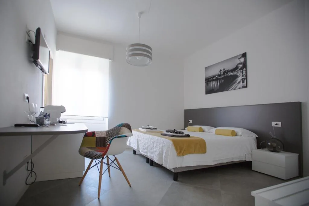 Camera Matrimoniale/Doppia con Letti Singoli con Vista Città — Suite Dreams in Verona