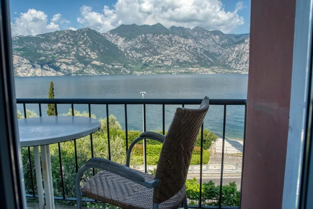 Double or Twin Room with Lake View — Villa Andreis