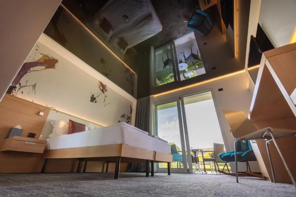 Camera Matrimoniale/Doppia con Letti Singoli con Vista Mare Parziale — Wellness Hotel Casa Barca (Adult Only)