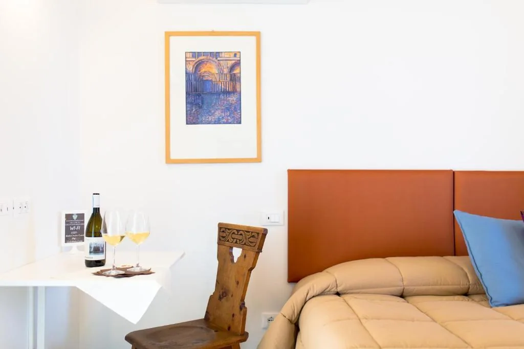 Camera Matrimoniale/Doppia con Letti Singoli — Guest House Bella Onda