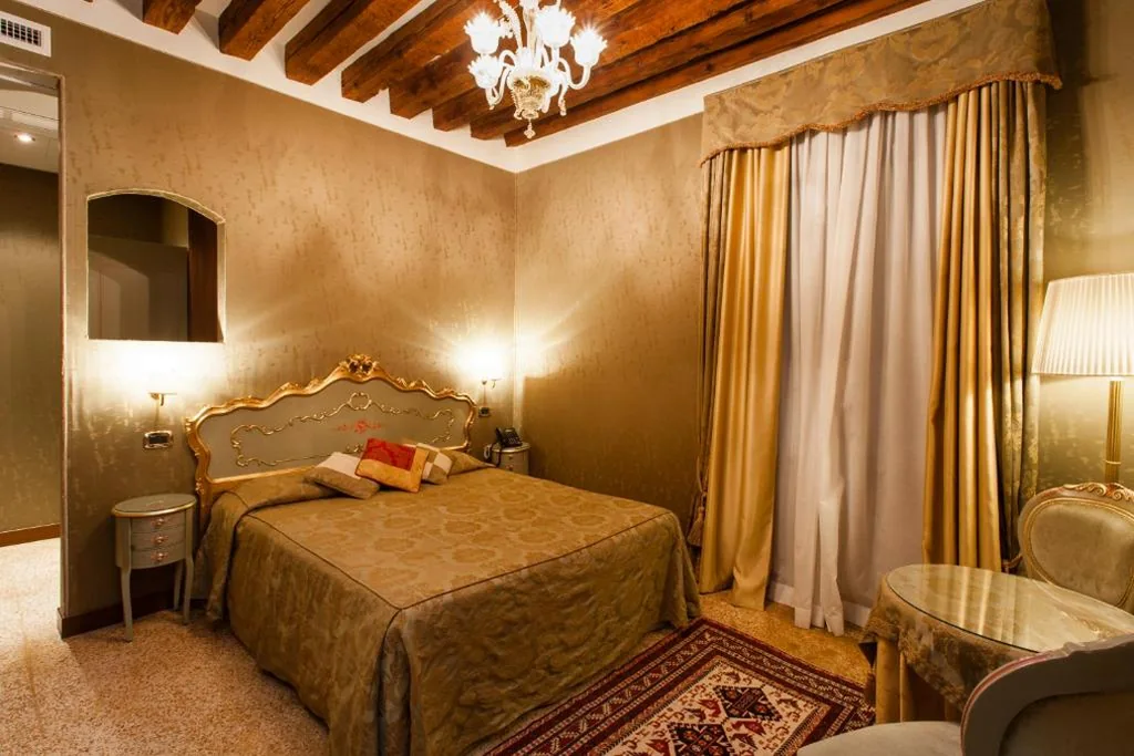 Camera Matrimoniale/Doppia con Letti Singoli — Hotel Al Ponte Mocenigo