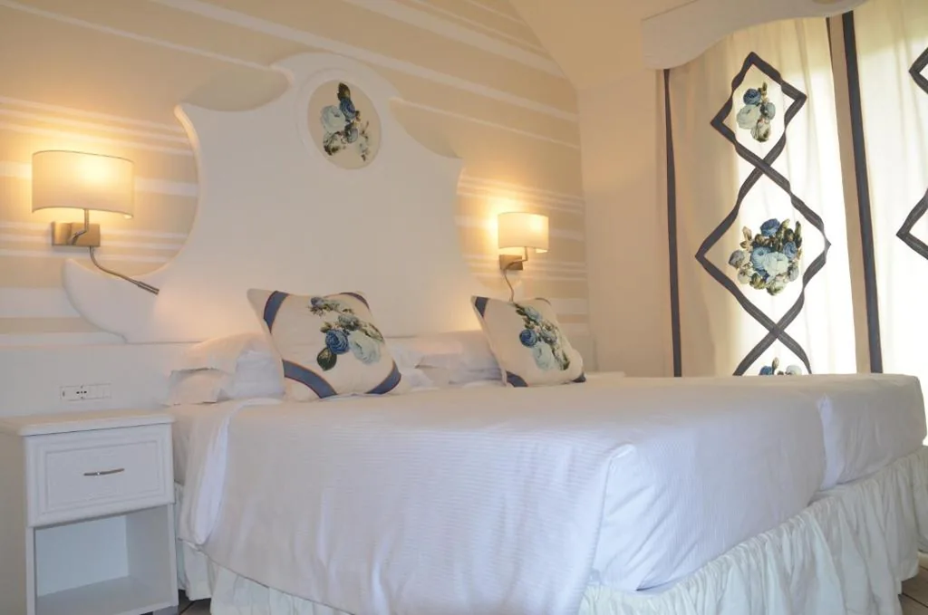 Double or Twin Room — Hotel Alexander