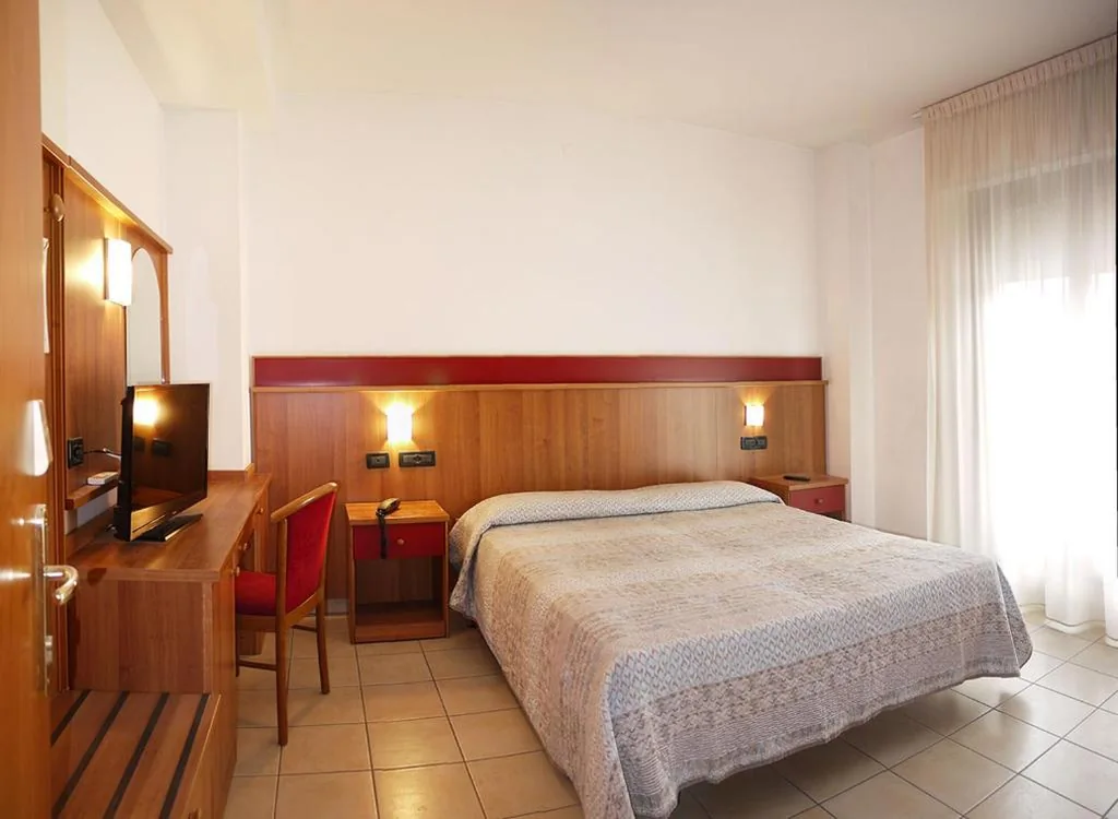 Camera Matrimoniale/Doppia con Letti Singoli — Hotel Alla Rotonda