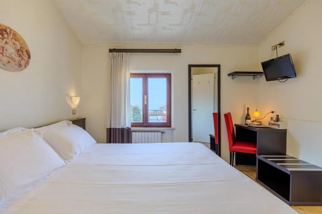 Camera Matrimoniale/Doppia con Letti Singoli — Hotel Alla Torre