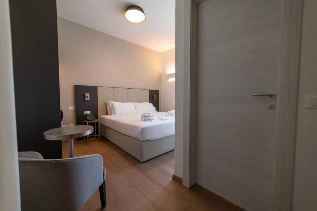 Camera Matrimoniale/Doppia con Letti Singoli — Hotel Arilica