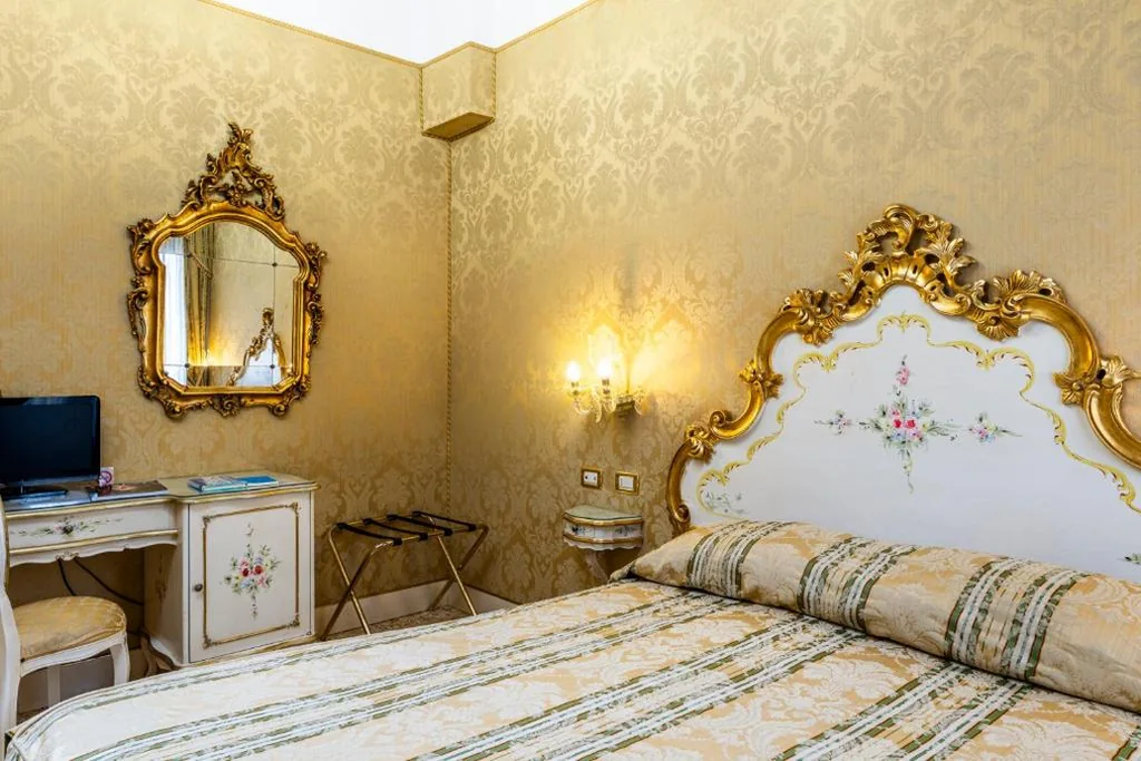 Double or Twin Room — Hotel Ca’ Dogaressa