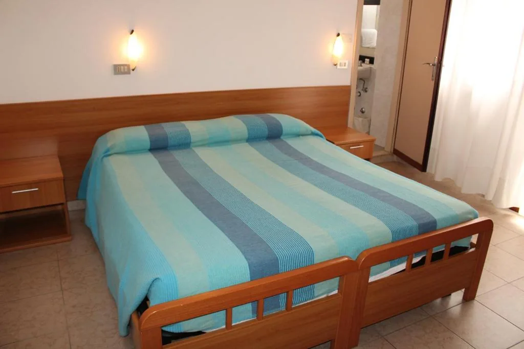 Double or Twin Room — Hotel Caravel