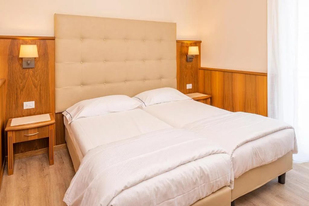 Camera Matrimoniale/Doppia con Letti Singoli — Hotel Centrale
