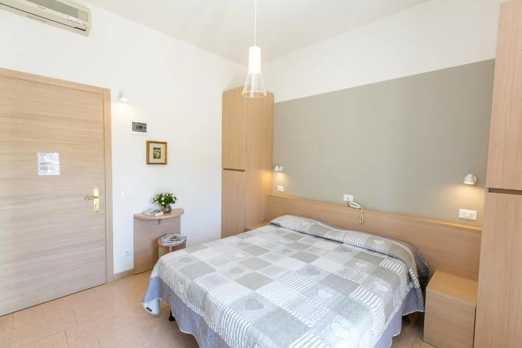 Camera Matrimoniale/Doppia con Letti Singoli — Hotel Colonna