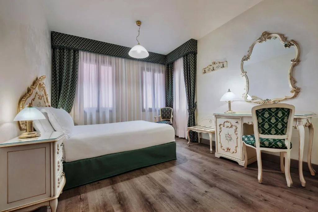 Camera Matrimoniale/Doppia con Letti Singoli — Hotel Commercio & Pellegrino