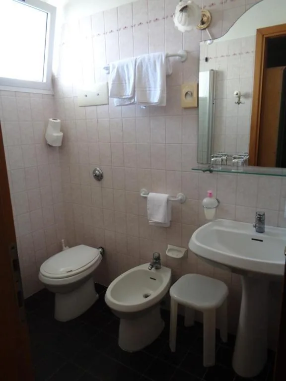 Double or Twin Room — Hotel Continental