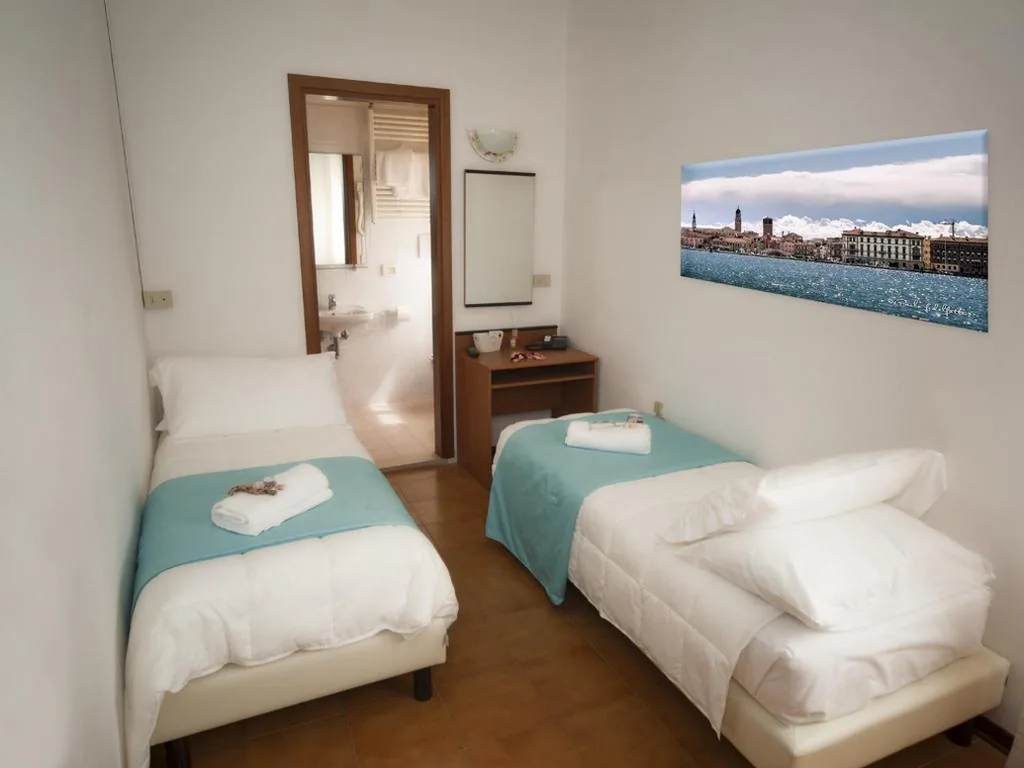 Camera Matrimoniale/Doppia con Letti Singoli — Hotel del Mar