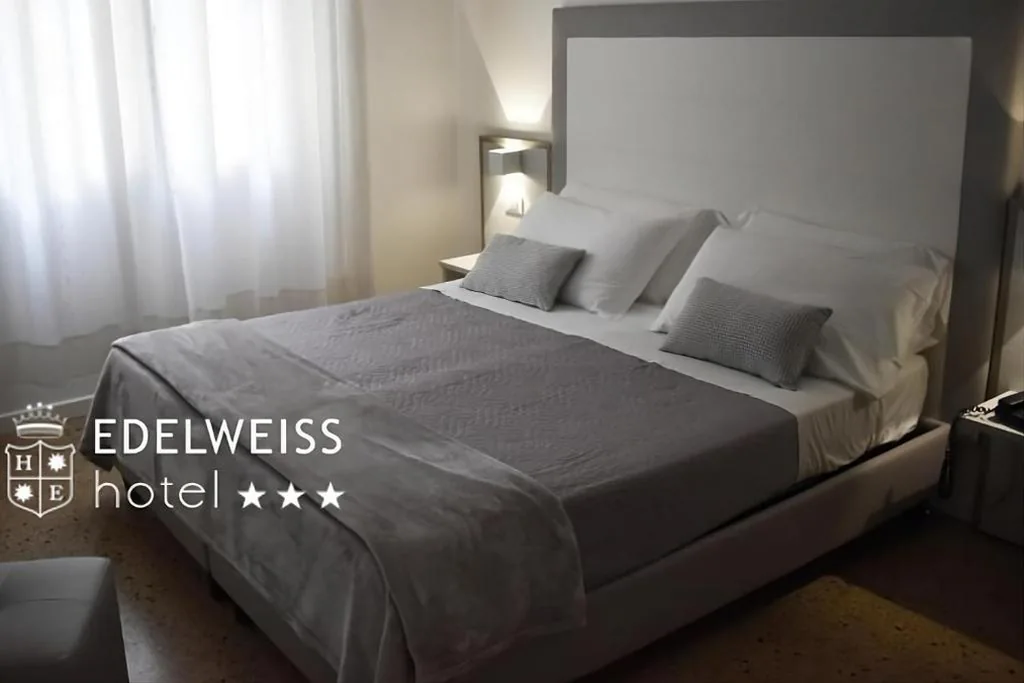 Camera Matrimoniale/Doppia con Letti Singoli — Hotel Edelweiss