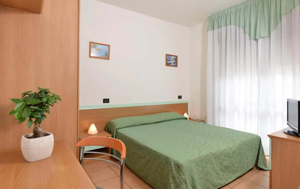 Camera Matrimoniale/Doppia con Letti Singoli — Hotel Etna