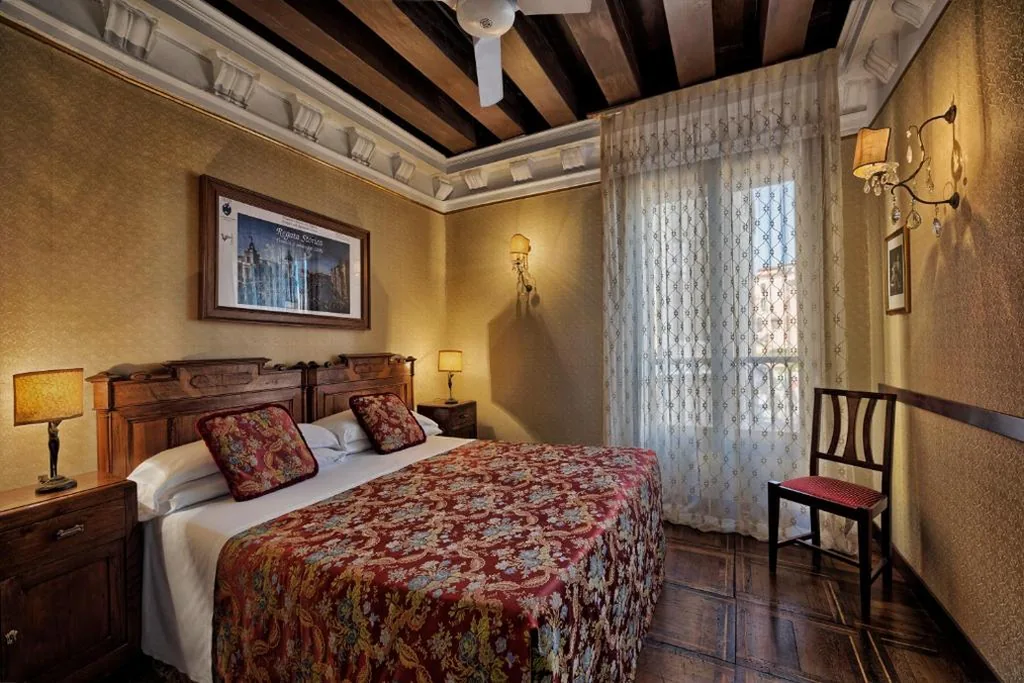 Double or Twin Room — Hotel Galleria