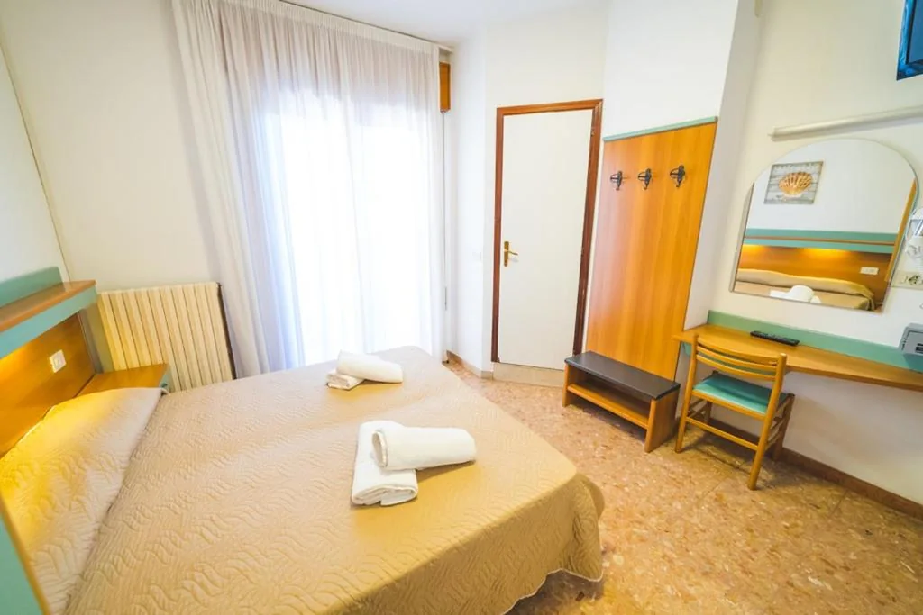 Camera Matrimoniale/Doppia con Letti Singoli — Hotel Grand Prix