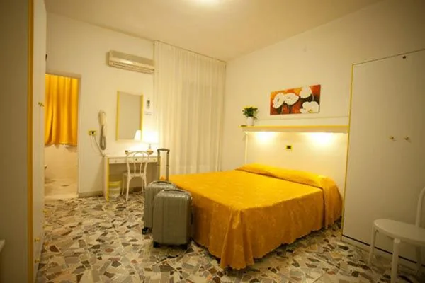 Camera Matrimoniale/Doppia con Letti Singoli — Hotel Medusa