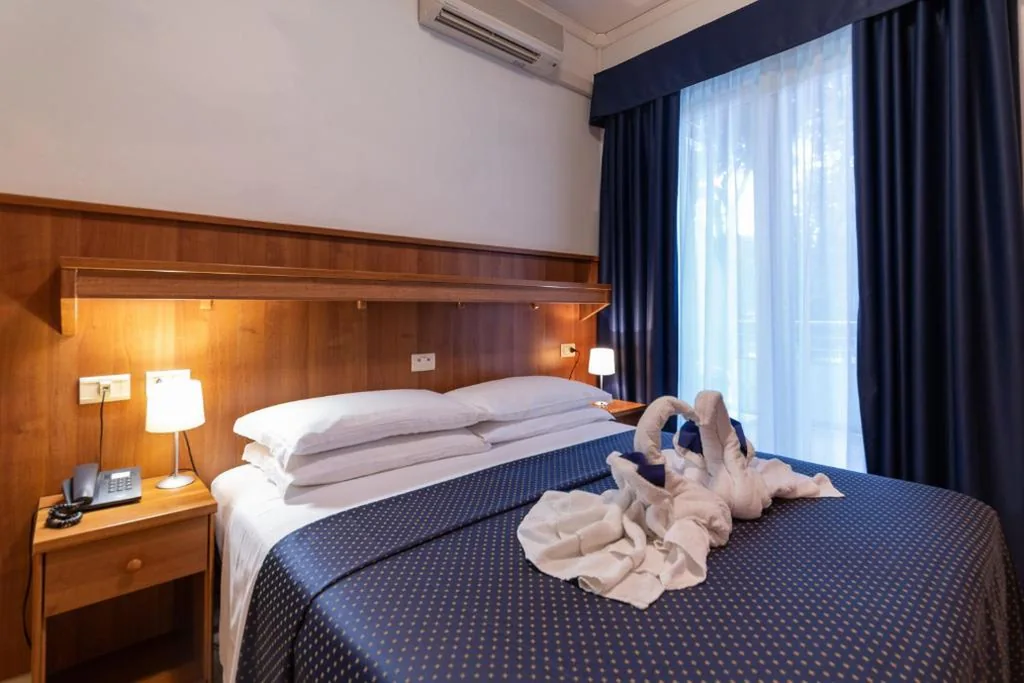 Camera Matrimoniale/Doppia con Letti Singoli — Hotel Mimosa
