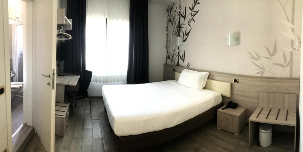 Camera Matrimoniale/Doppia con Letti Singoli — Hotel Nuova Mestre