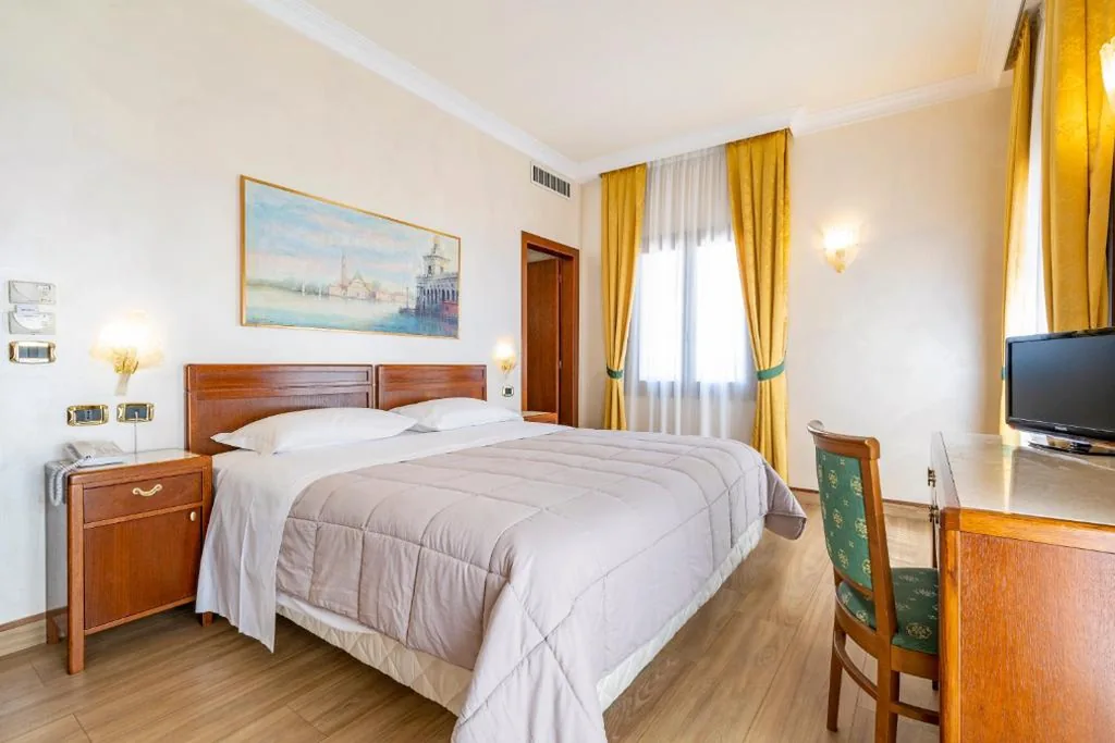 Double or Twin Room — Hotel Panorama