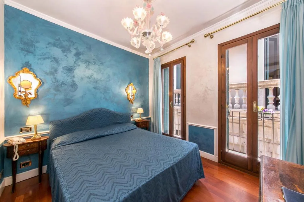 Double or Twin Room — Hotel Pantalon