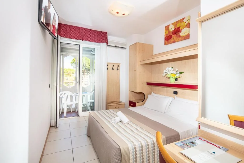 Double or Twin Room — Hotel Regina
